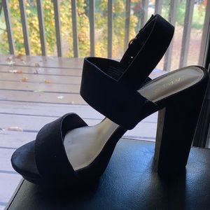 Apt 9. Heels. Size 8.